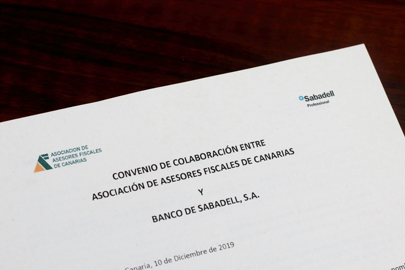 La Asociación firma un nuevo convenio de colaboración con el Banco Sabadell